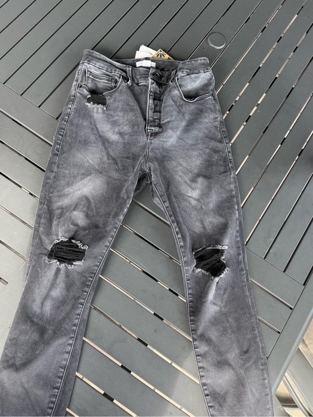 Good American Distressed Black Washed Skinny Jeans - Knee Rips